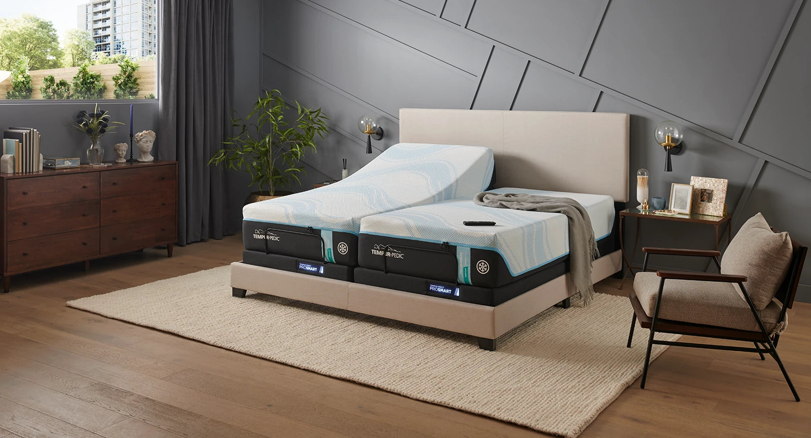 Room with a split bed and its Tempur ProSmart bases